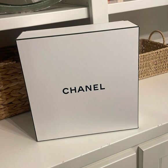 Authentic CHANEL Square Empty Gift Box Container 8.75"x8.75"x4" w/Ribbon New - Picture 1 of 10